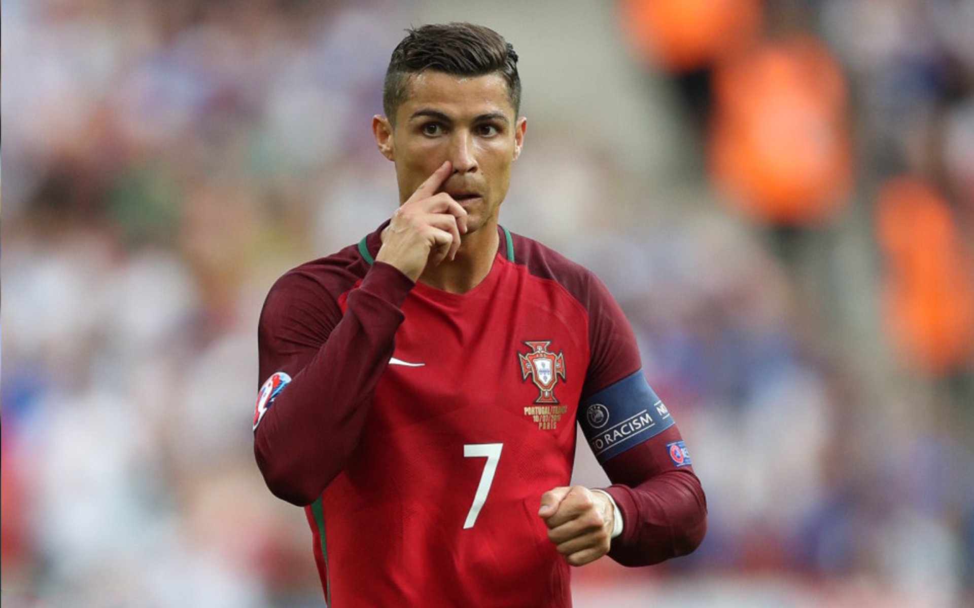 森林狼助教在训练中亲自示范战术跑位，森林狼训练营