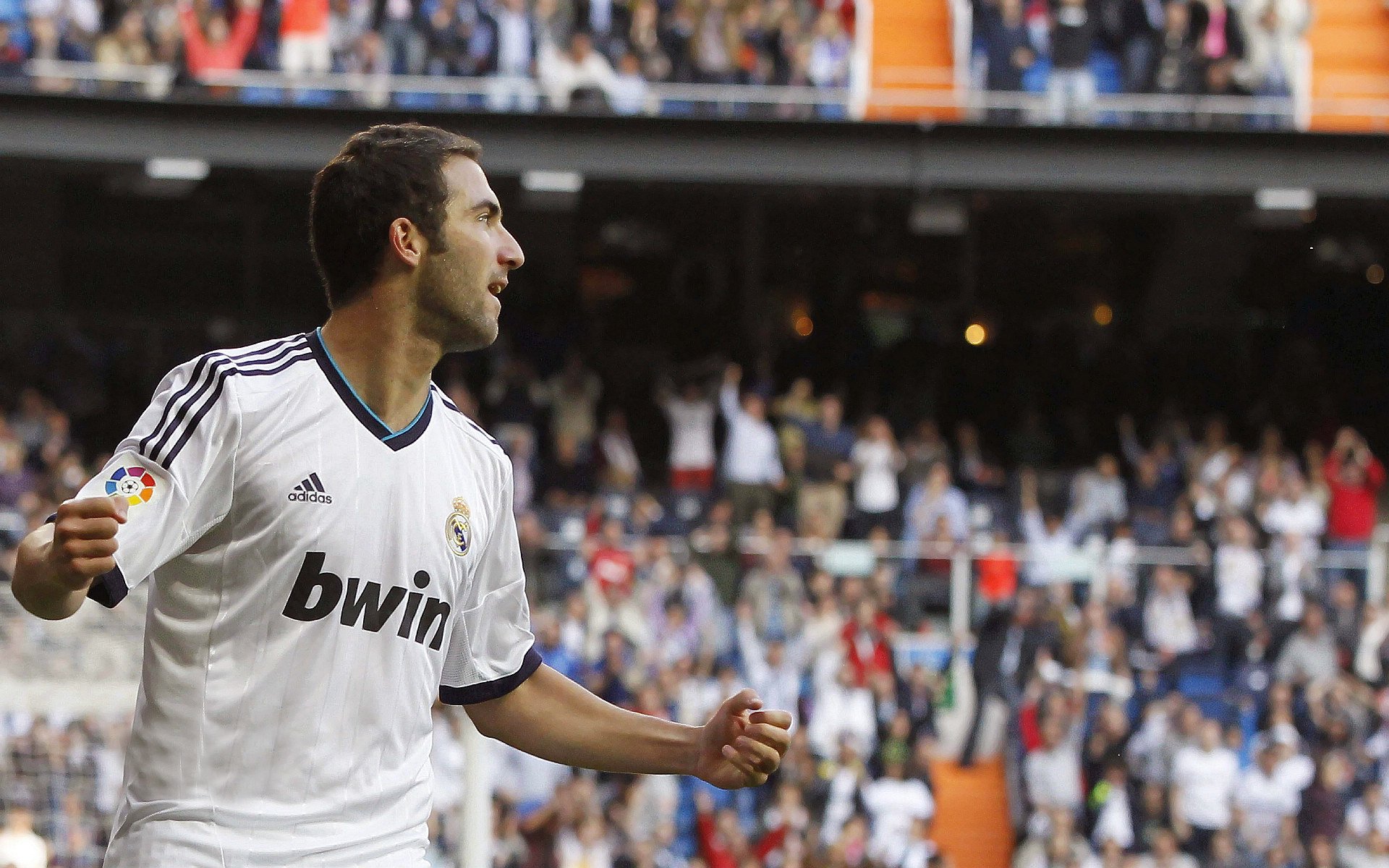 爱游戏app-美洲杯精彩纷呈：明星演绎绿茵奇迹！，美洲杯巨星